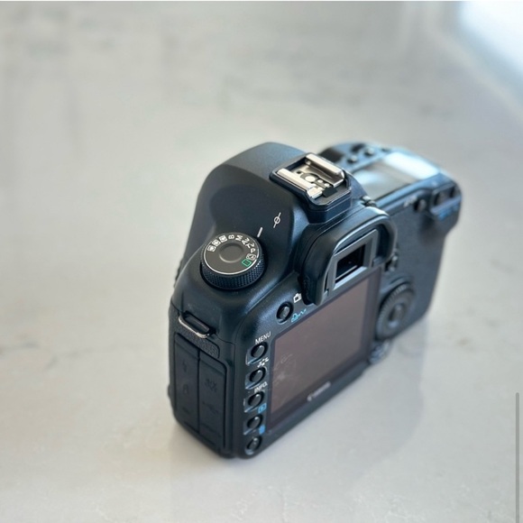 Canon EOS 5D Mark 2 camera - Picture 5 of 10